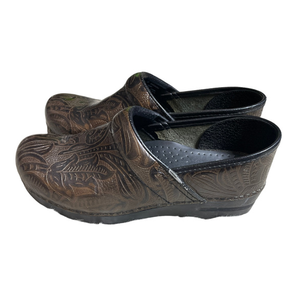 Dansko Professional Brown Tooled Floral Stamp Leather Clogs EU Size 39 US 8.5 - Picture 3 of 11